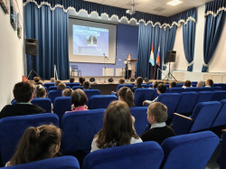 Для школьников проведен урок-акция «От героев былых времен героям сегодняшним»