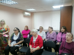 «Мы славим женщину, чье имя – Мать»: литературно-музыкальная композиция к Дню матери 