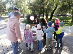 19 сентября в парке имени Щорса состоялась последняя в этом году встреча клуба выходного дня «Литературный скверик»