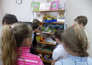  "Детские книги, рассказы и сказки - первые в нашей жизни подсказки": литературное занятие, приуроченное к Международному дню детской книги.