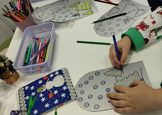 Творческое занятие «В мастерской Деда Мороза».