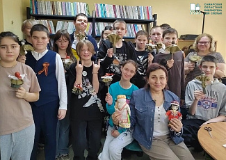 Память в руках детей: создание традиционных кукол ко Дню Победы на «Уроках ремесла»