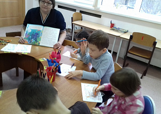 Литературно-экологические занятия в рамках просветительской экологической программы «Мир, в котором я живу», проводимой Самарской областной библиотекой для слепых.