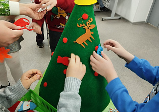 Творческое занятие «В мастерской Деда Мороза».