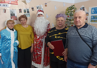 «Вновь приходит Новый год»: литературно-музыкальный вечер.