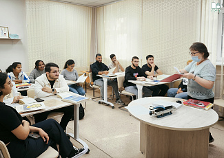 Методическое мероприятия "Мир через звуки и прикосновения" для студентов из Туниса, Египта, Индии, Сирии и Ирака 