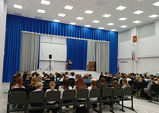 В посёлке городского типа Рощинский для детей состоялась программа художественого чтения 