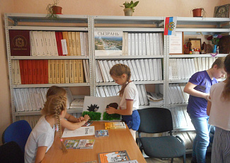 Экскурсия школьников в библиотеку для слепых «Особенные книги для особенных людей».