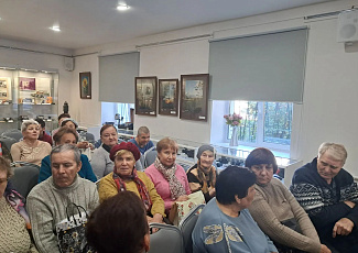«Тёплый свет мудрости»: читатели СОБС посетили Дом ремесел в честь Дня Пожилого человека