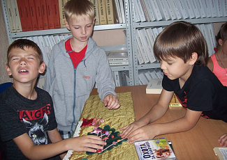 Экскурсия школьников в библиотеку для слепых «Особенные книги для особенных людей».